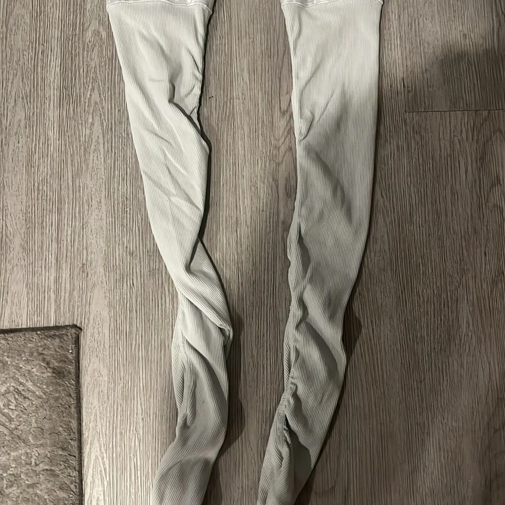 Alo Yoga two tone leggings